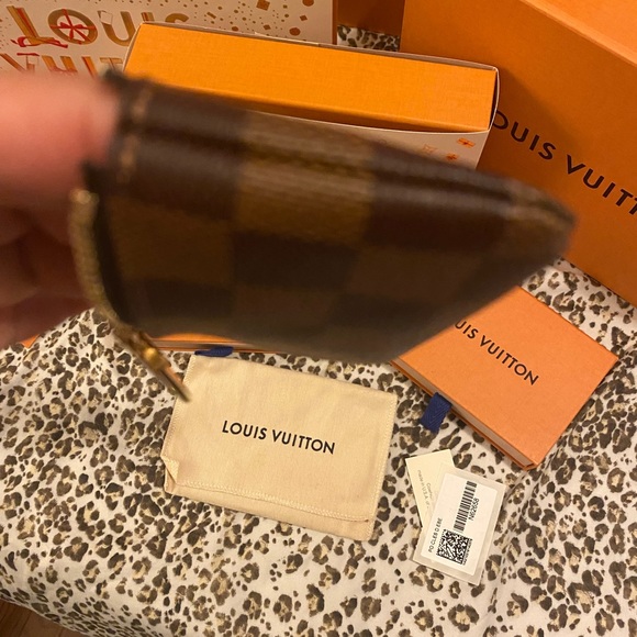 Louis Vuitton Key Pouch - Picture 8 of 9